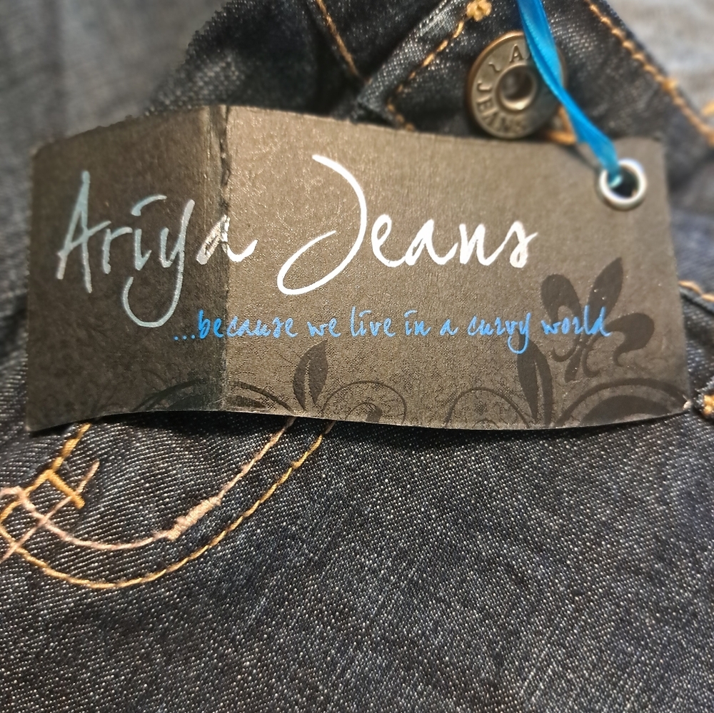 Ariya Jeans - Picture 4 of 9
